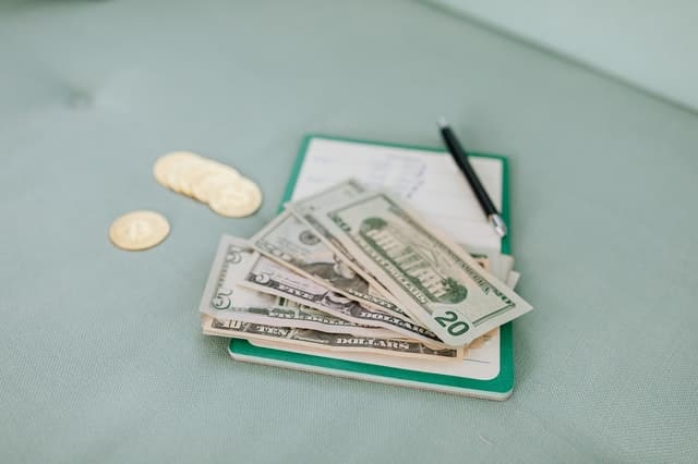 10 Simple Ways to Cut Back on Expenses in 2022
